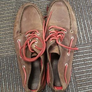 Mens sperry brand boat shoes.